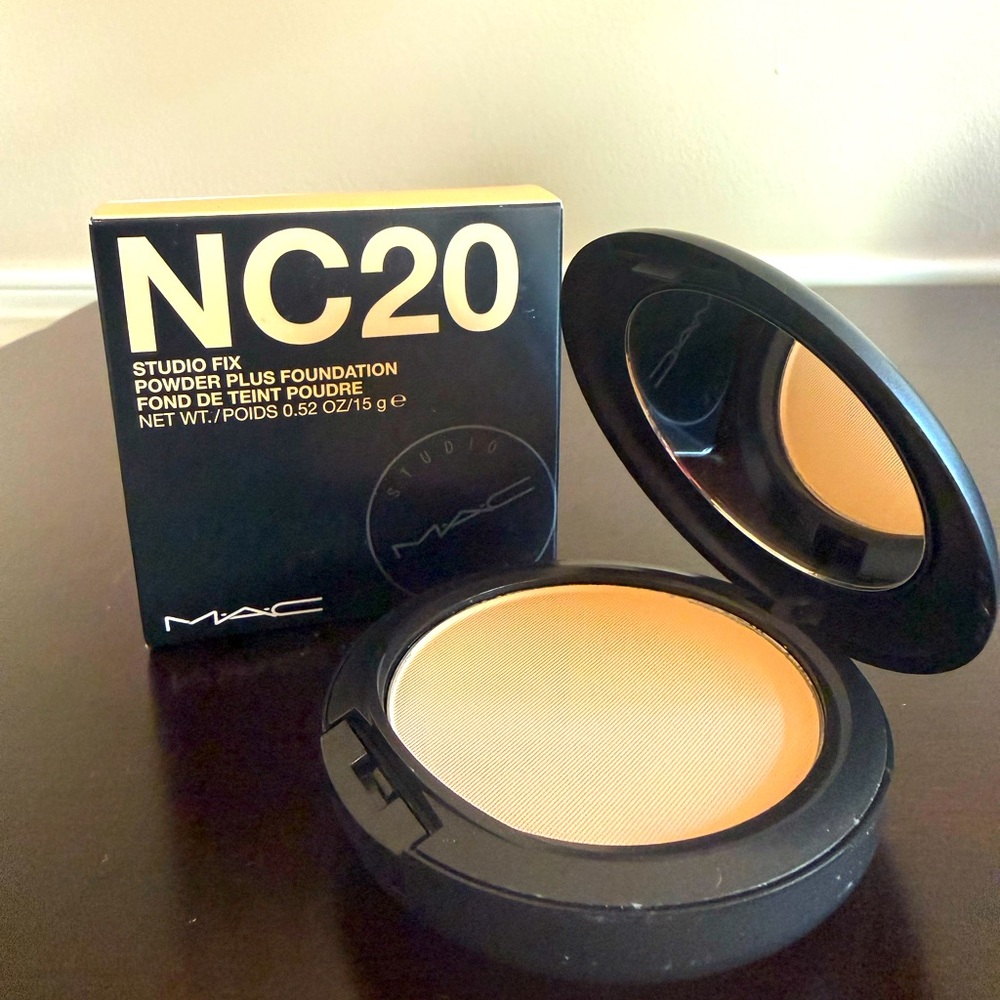NC20 ~ MAC Studio Fix Powder Plus Foundation, Original Formula, Full Size, NIB